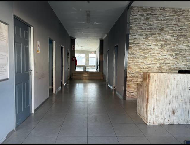 140M² BUILDING TO LET IN OVERPORT
